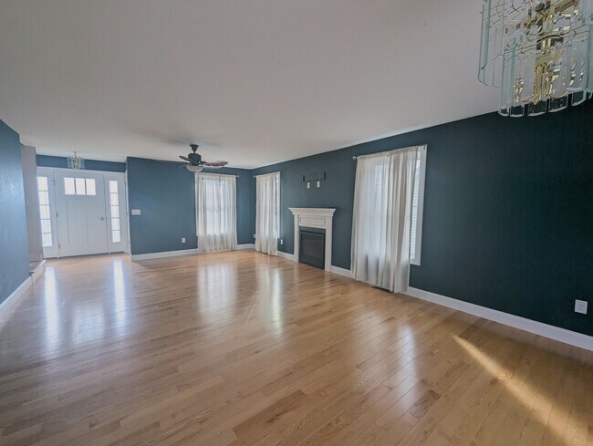 Building Photo - 57 Sunningdale Dr