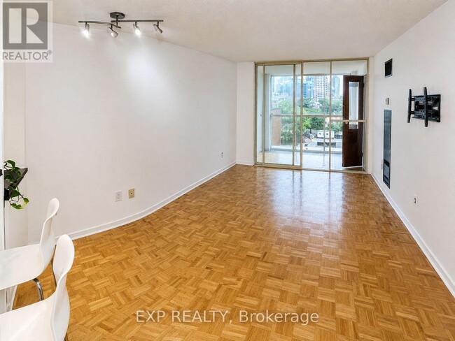 Building Photo - 15 Maitland Pl