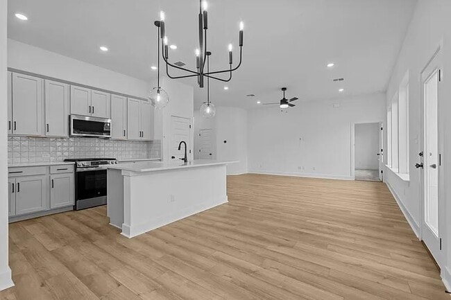 Building Photo - 217 Flowering Senna Dr