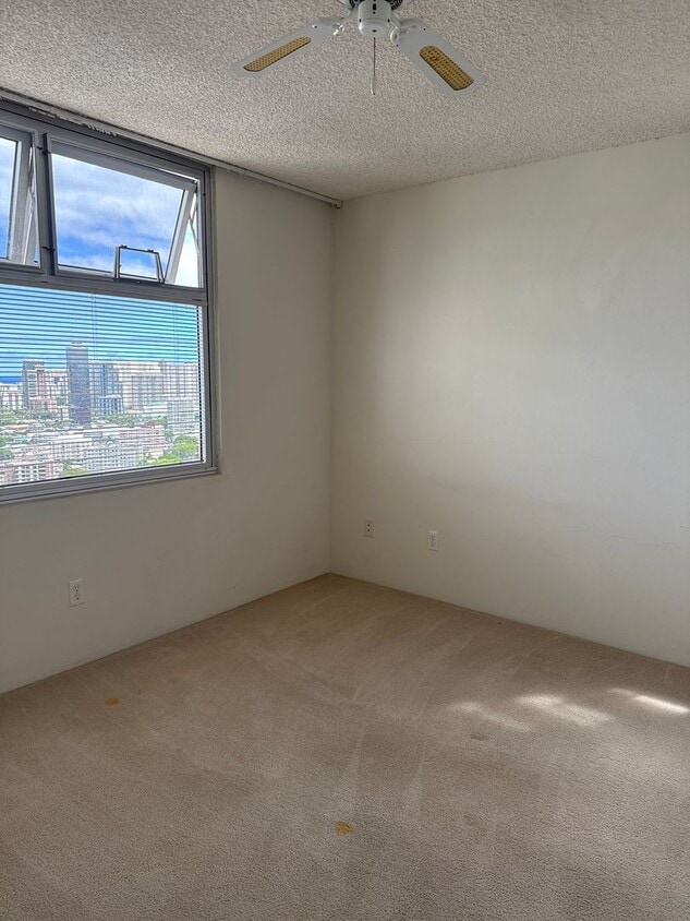 Building Photo - Conveniently located high floor 2 bedroom ...