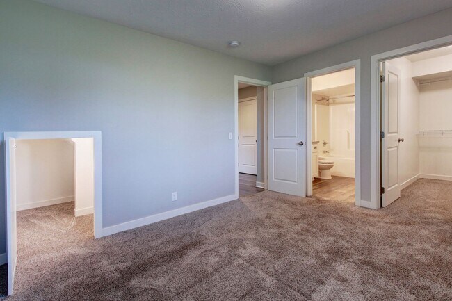 Foto del edificio - Spacious 2 Bed/2 Bath Condo in Prime Location