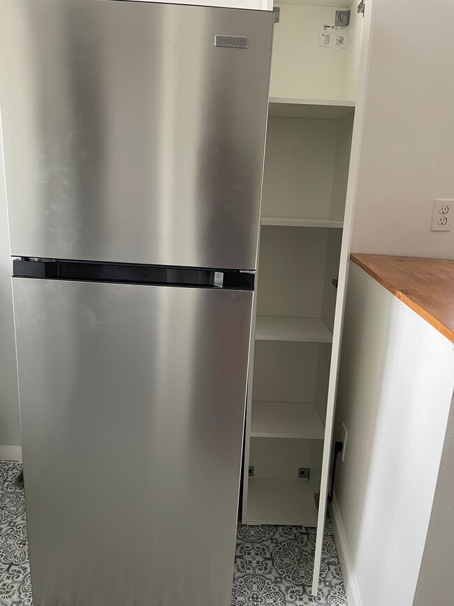 Building Photo - 2128 Tremmel Ave