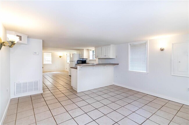 Building Photo - 583 N Assembly Dr