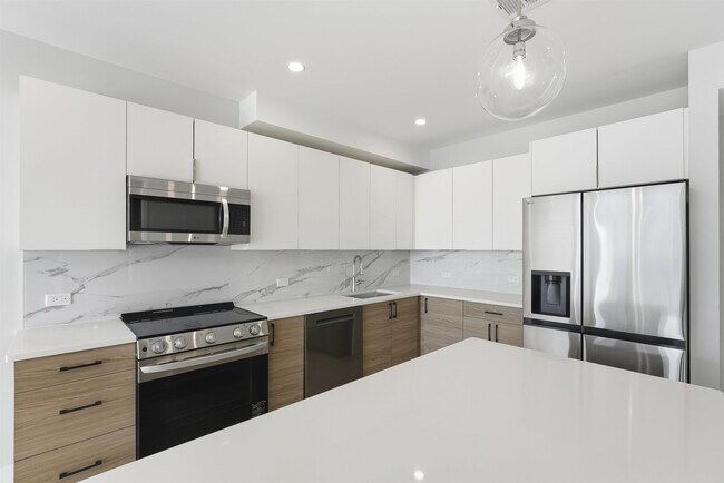 Building Photo - 40 Center St