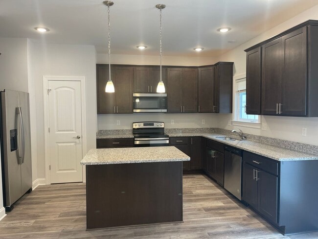 Foto del edificio - *LIKE NEW!* 3BR/2.5BA Townhouse in Crescen...