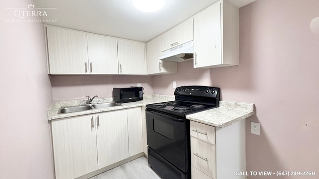 Building Photo - 547 Windfields Farm Dr W
