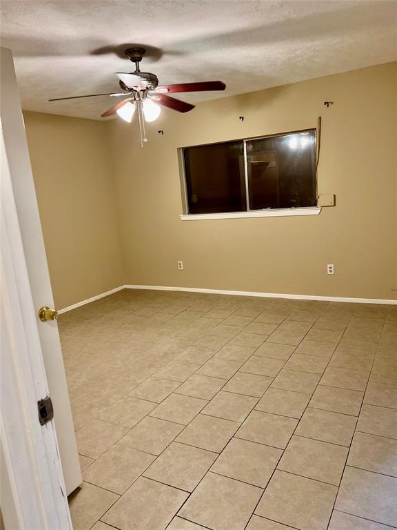 Building Photo - 2702 Spring Canyon Ct