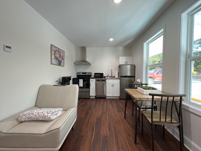 Foto del edificio - 1215 Buncombe Rd