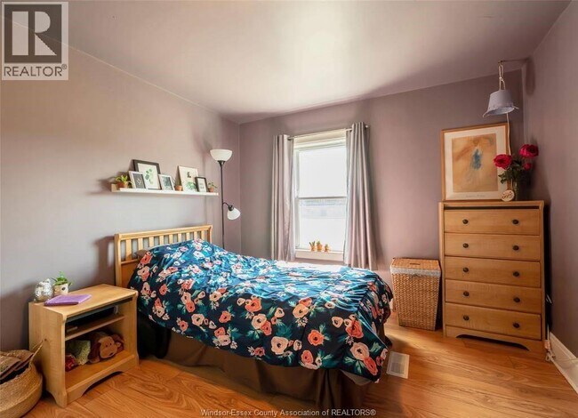 Photo du bâtiment - 1064 Monmouth Rd