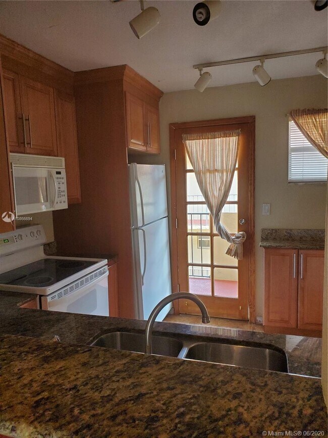 Foto del edificio - 410 NW 68th Ave