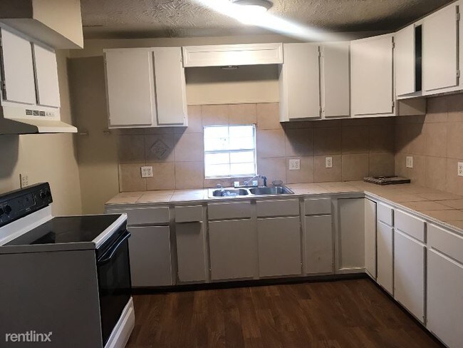 Foto del edificio - 4910 Sunnybrook Dr