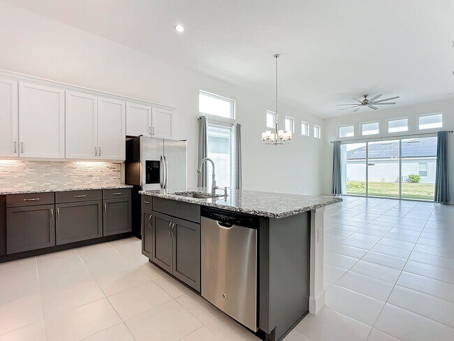 Building Photo - Spacious 4-bedroom, 2-bath House