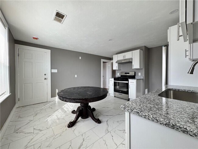 Foto del edificio - 910 Atwells Ave