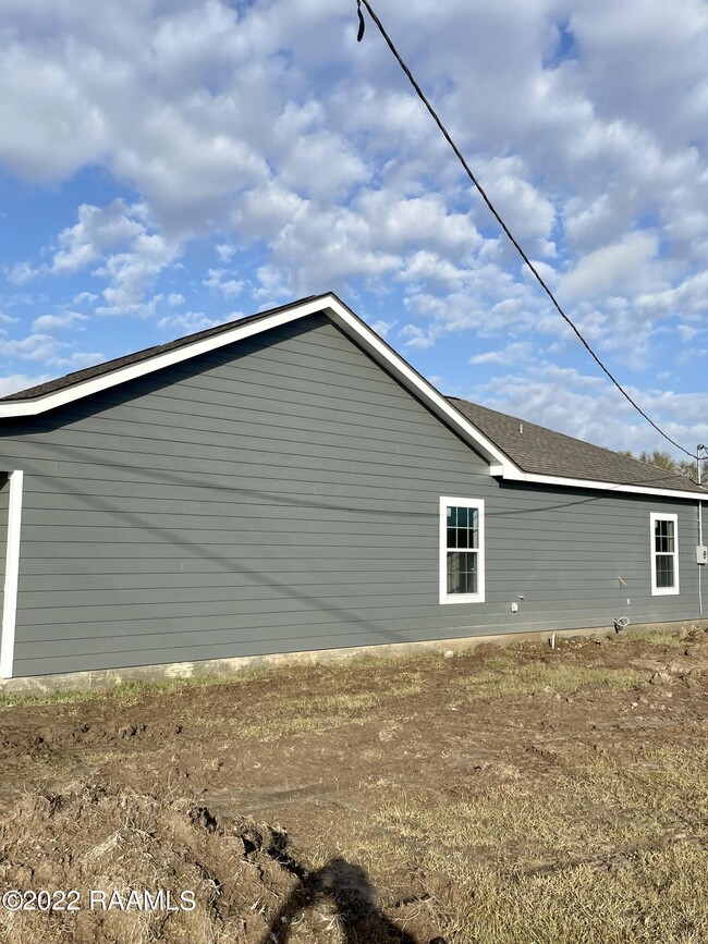 Building Photo - 194 Austin Rd