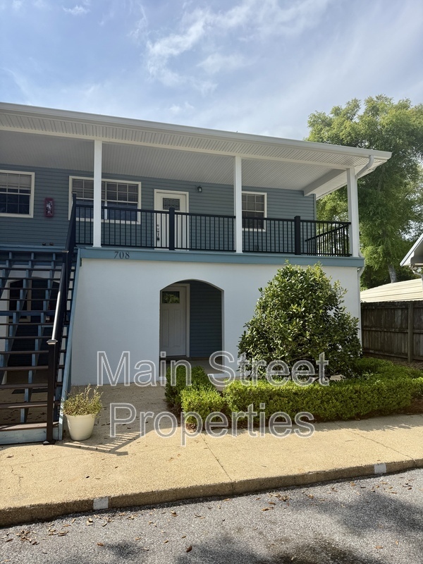 Foto principal - 708 Bayshore Dr