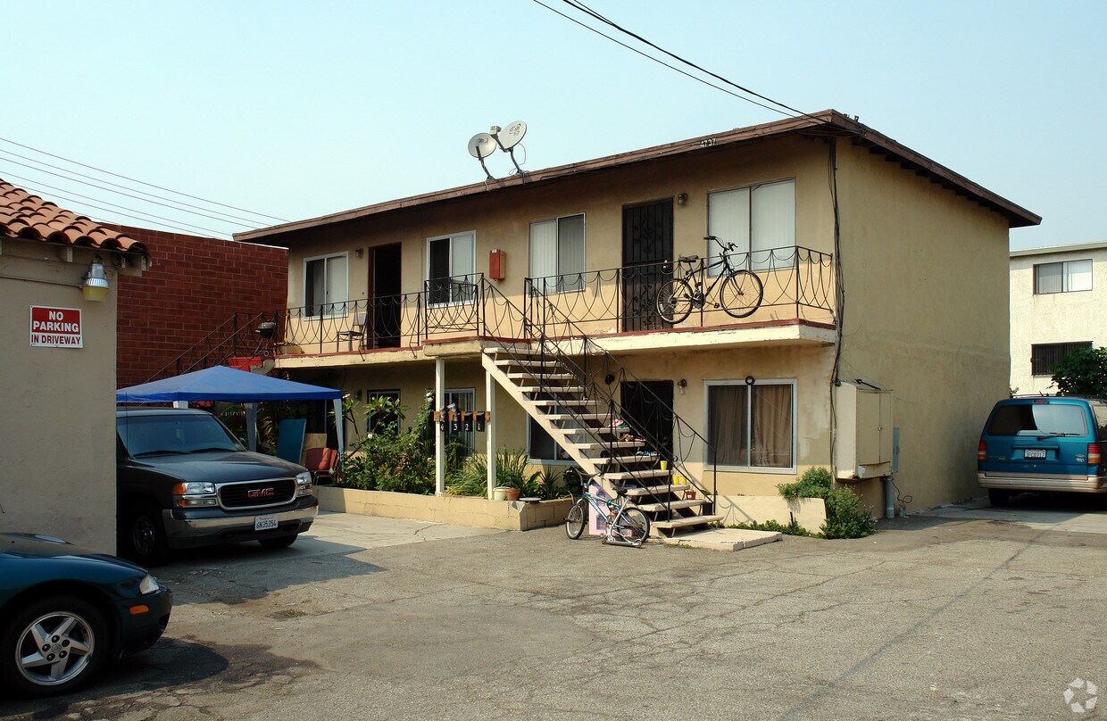 Foto del edificio - 4737 Marine Ave