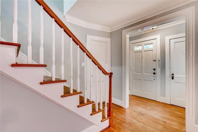 Foto del edificio - 1719 Ridgewood Dr NE