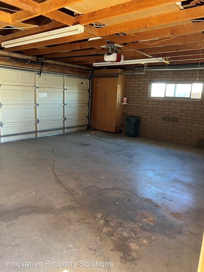Building Photo - 3 br, 2 bath House - 2113 Lillyhill Dr