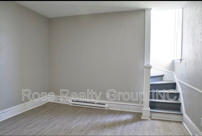 Building Photo - 825 Colburn St
