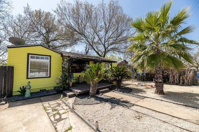 Building Photo - 909 Chote Ave