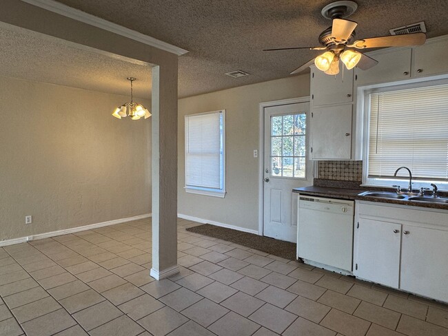 Building Photo - 734 NW 31st St