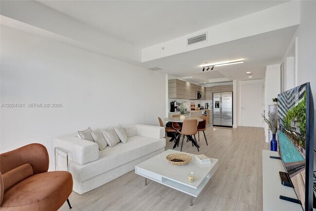 Foto del edificio - 121 NE 34th St