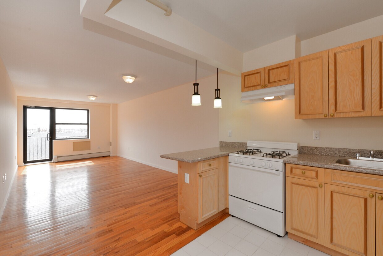 36 Hilton Ave Unit 305, Hempstead, NY 11550 Apartment for Rent in