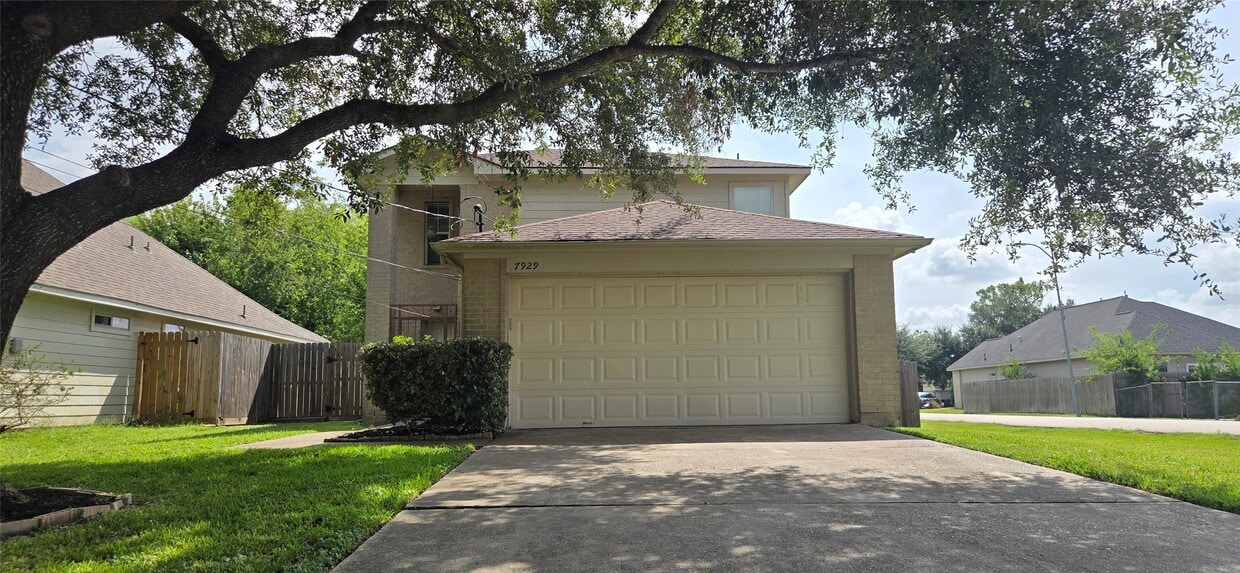 Foto principal - 7929 Comal St