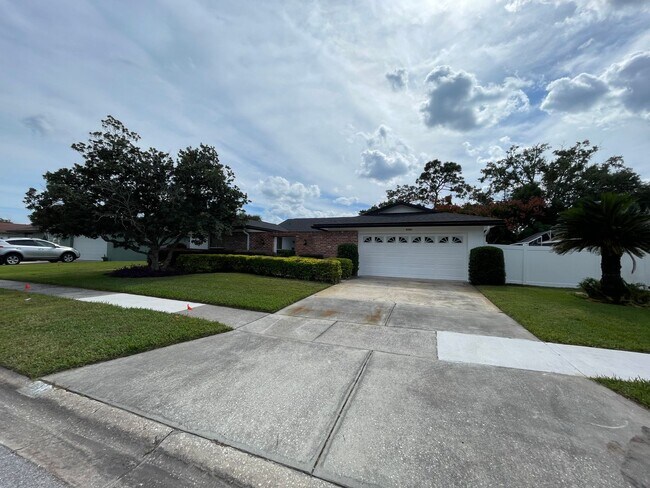 Building Photo - Stunning 4 Bd/2 Ba Home in Winter Park! La...