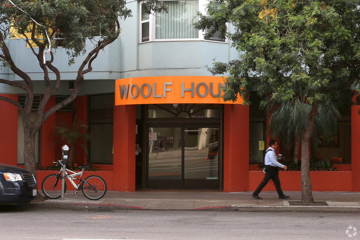 Entrance - Woolf House Apartments