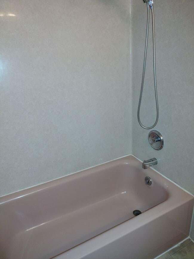 Building Photo - 1 bed room 1 bath in Beautiful South Eugene