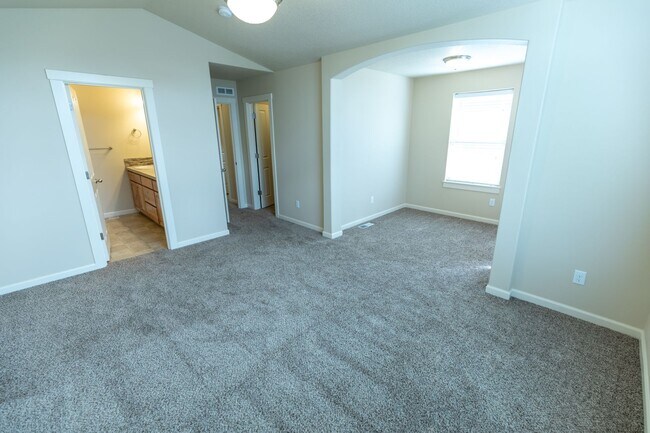 Building Photo - Three bedroom home in Hazel Dell - built i...
