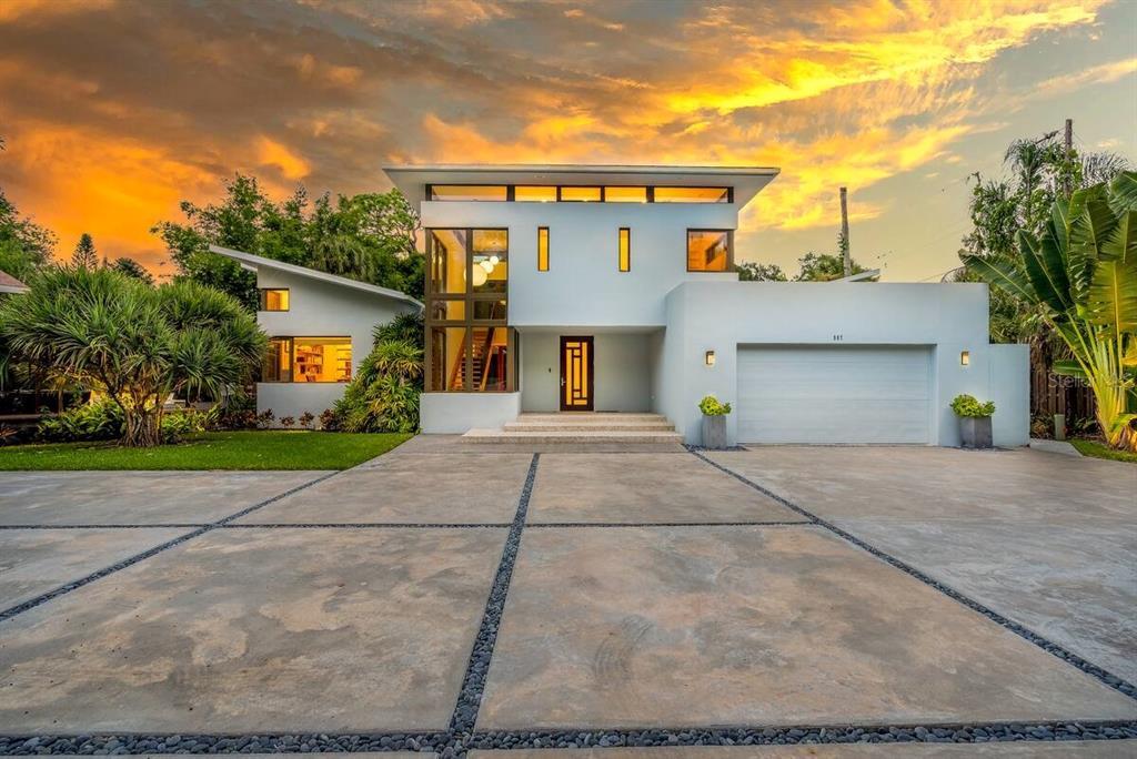 Foto principal - 587 47th St