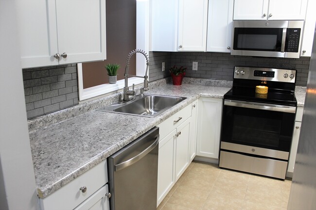 Foto del edificio - 1306 Hickory Grove Lane