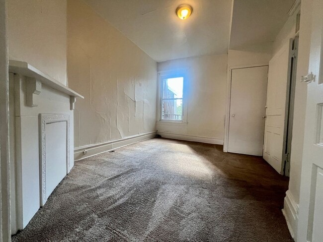 Foto del edificio - Large 3 BR in South Oakland! Covered Balcony! Close to Campus!