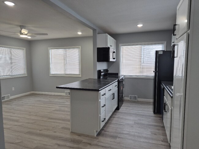 Foto del edificio - 314 S Rose Hill Rd