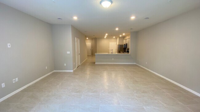 Building Photo - Move In Special! 3 Bedroom, 2.5 Bath Town ...