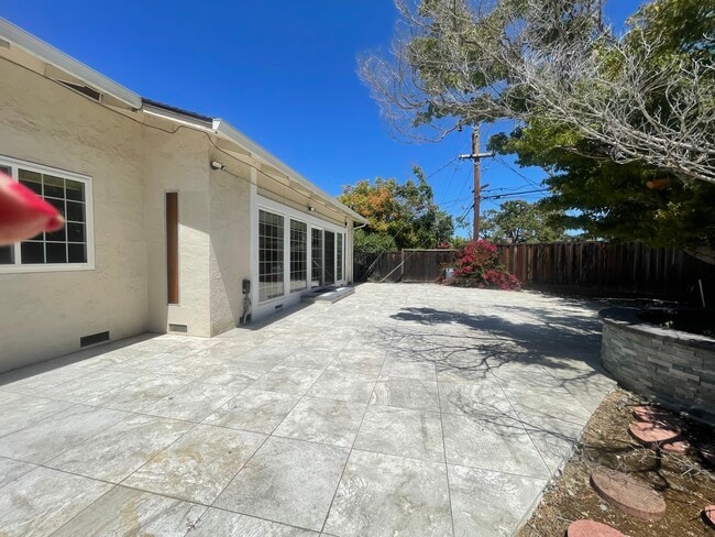 Building Photo - 1150 Stafford Dr