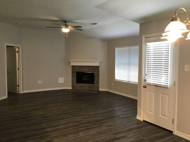 Foto del edificio - 5010 Chase Mountain Dr