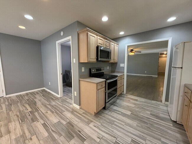 Foto del edificio - Lovely 3 Bedroom, 2 Bath House with 2-Car Garage in Athens, GA