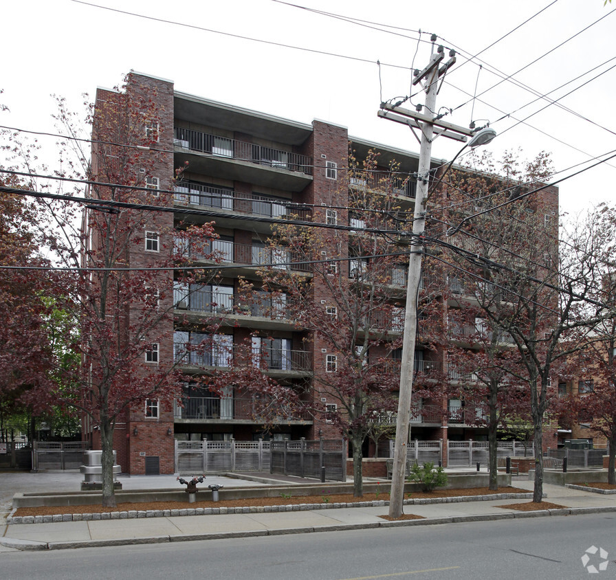 Building Photo - 70 Centre Street