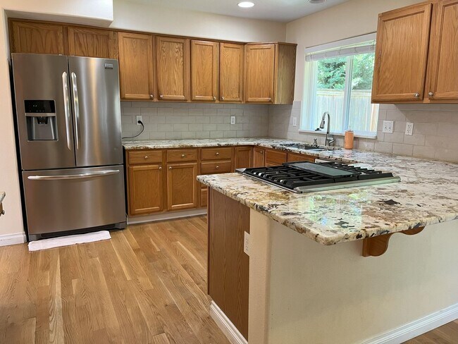 Building Photo - Spacious 4-Bedroom Home in Desirable Cedar...