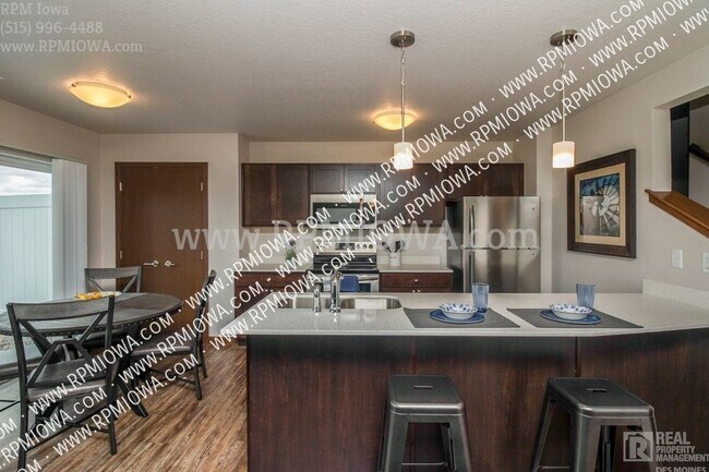 Foto del edificio - LIMITED AVAILABILITY!! 3 Bedroom, 2.5 Bath...