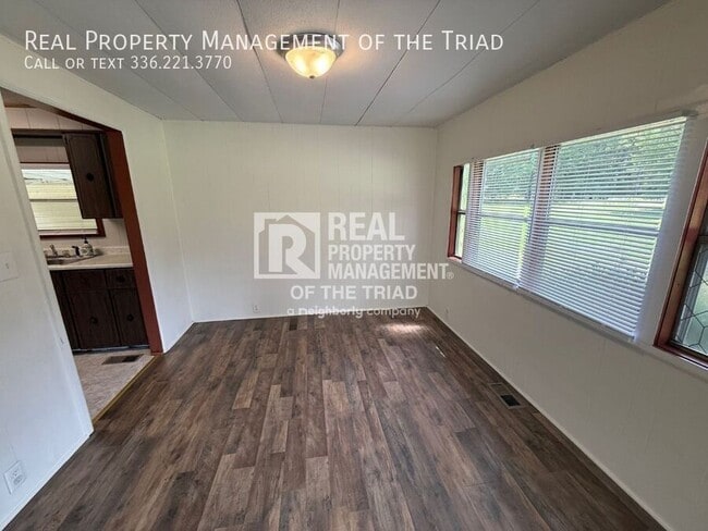 Building Photo - 102 Horseshoe Bend