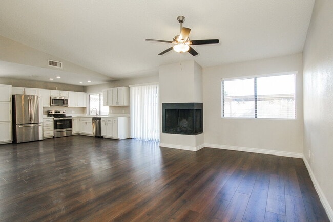 Building Photo - 10308 W Calle Del Oro