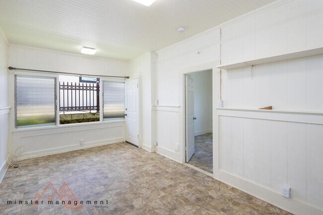 Building Photo - 2680 E Manoa Rd
