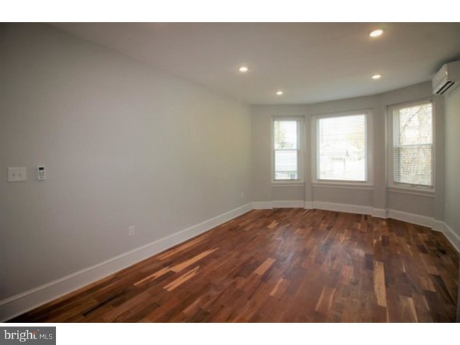 Building Photo - 332 W Hortter St