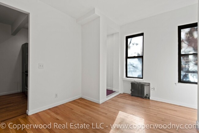 Interior Photo - 402 East 78th St