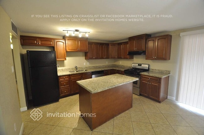 Building Photo - 3643 E Surrey Ave