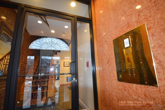 Edificio - 1803 Beacon St